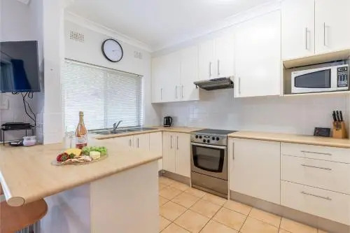 4 'Adriana', 83 Ronald Avenue - Open Plan Living With Backyard