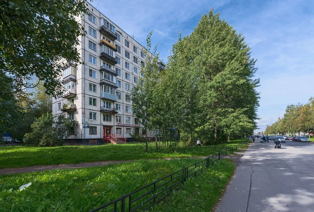 FlatHome24 on Bolshevikov 25