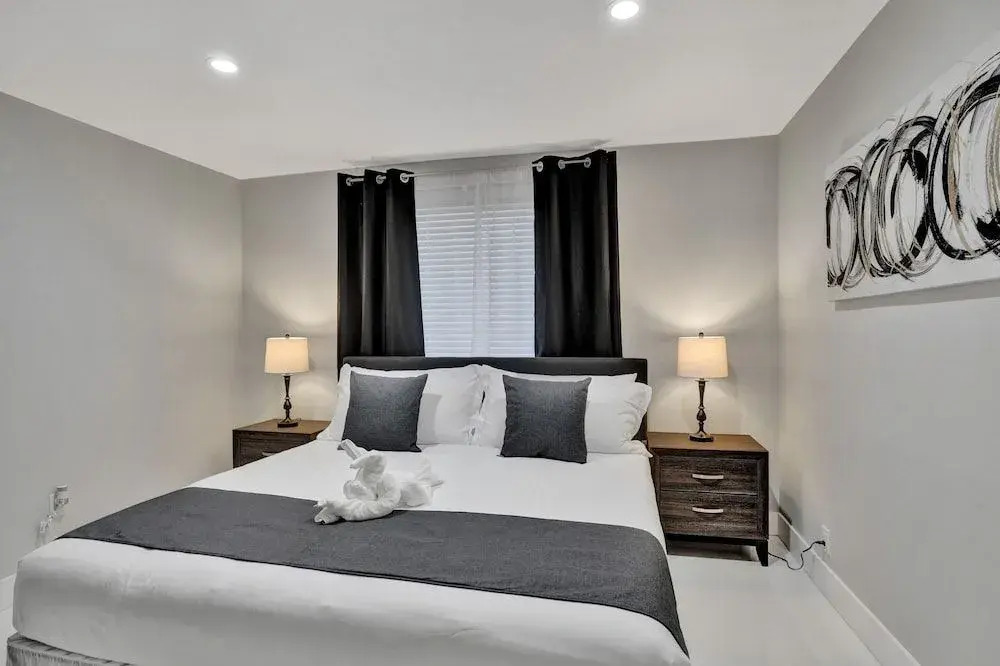 Renovated 5 Br Home with Heated Pool