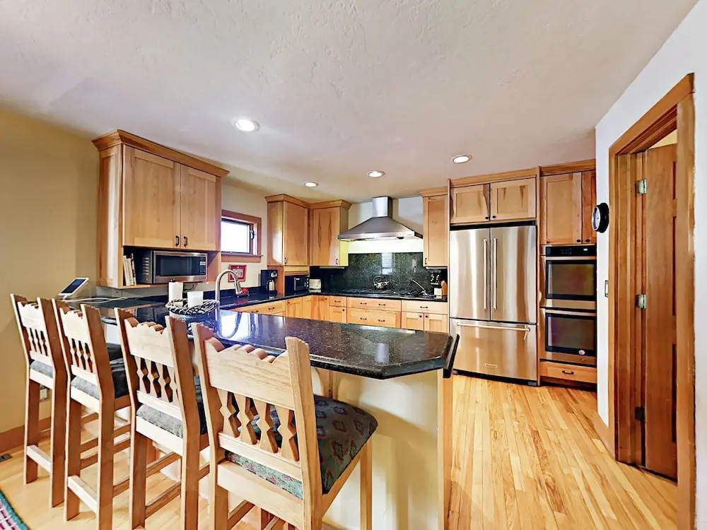 2010 Vermont Duplex #1B West 4 Bedrooms 3 Bathrooms Duplex