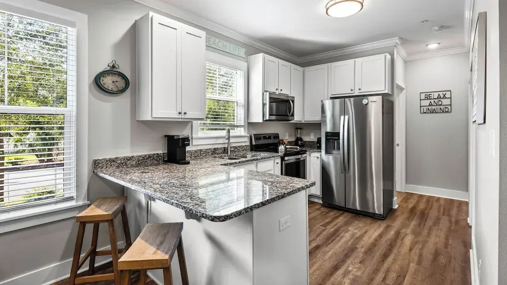2BR Near Gulf Place w/ Pool, Grill + Free Tickets: Dolphin Cruise & More!