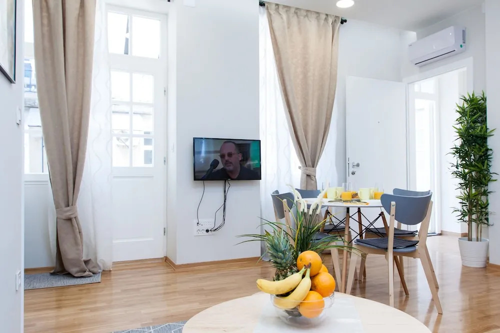 Karlo Main Square Apartments