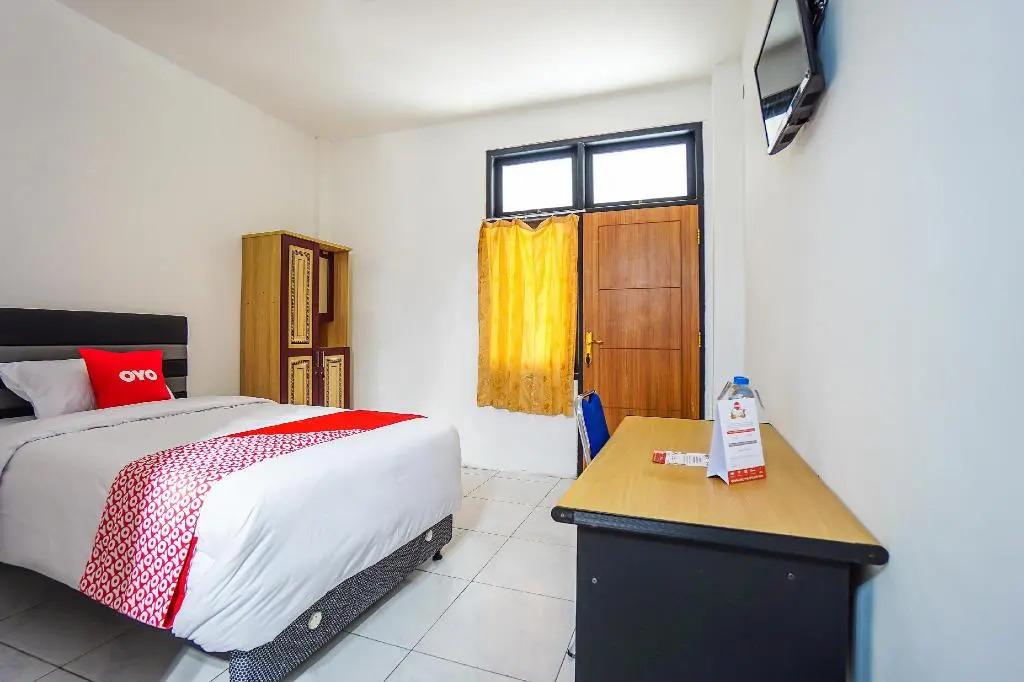 OYO 1693 Edward Residence Malalayang