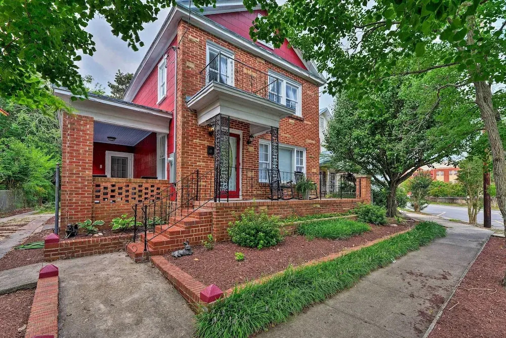 New Bern Home w/ Yard, Grill + Walkable Location