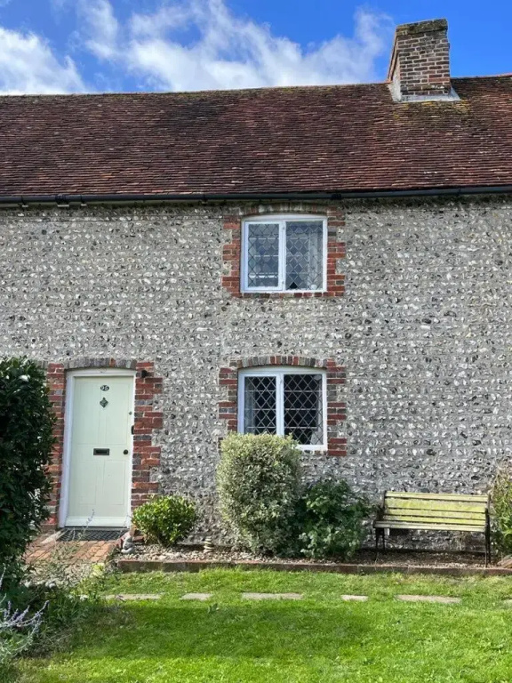 Cosy Flint Cottage