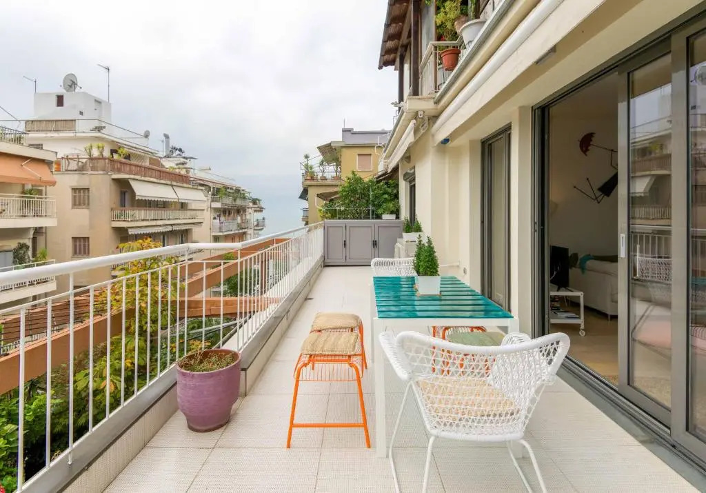 Brand new stylish 3 bdrm apartment with terrace