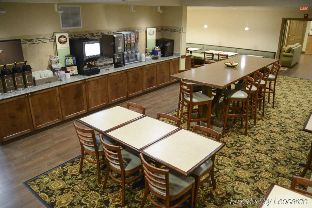 Country Inn & Suites by Radisson, Dundee, MI
