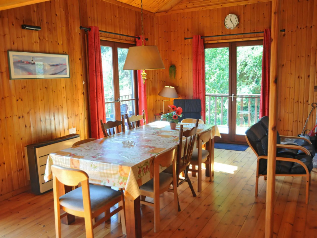 Cosy Holiday Home in Noiseux with Large Garden