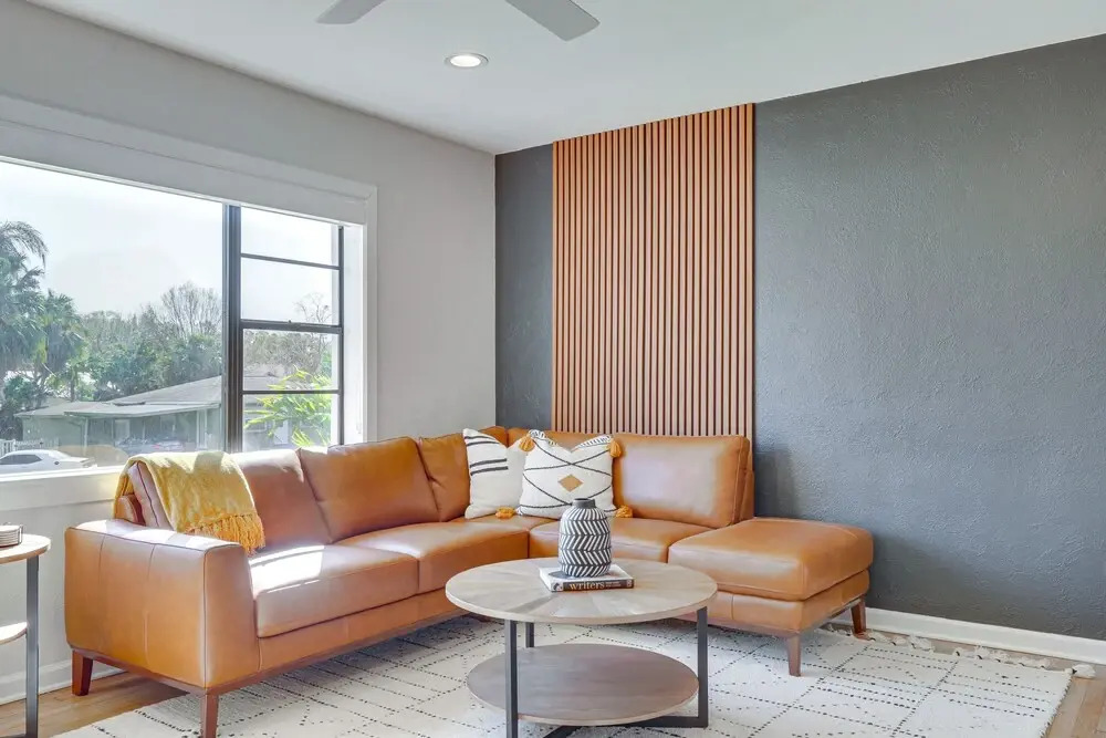 Lakeland Retreat: Private Heated Pool & Yard Games