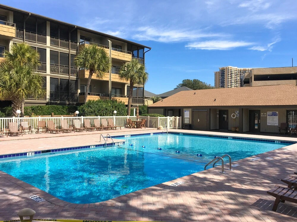 New Listing! Mariners Cove By The Beach 2 Bedroom Condo