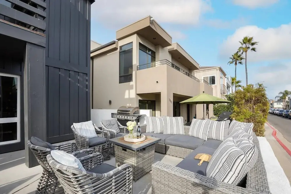 Sandy by Avantstay Oceanview Steps to Beach Patio w Fire Pit Dining Area