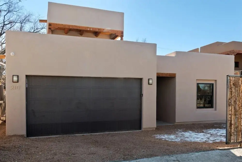 Bonita - Stunning Contemporary Home, Six Blocks From The Plaza