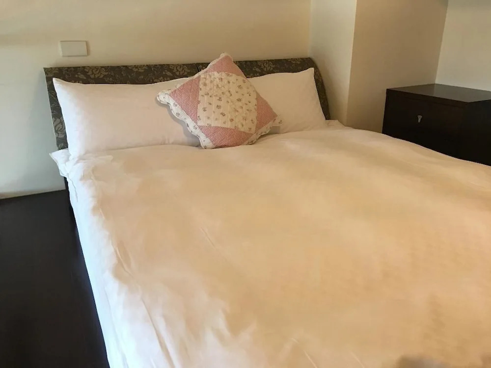 Emma Dora Hotspring B&B-JiaoXi