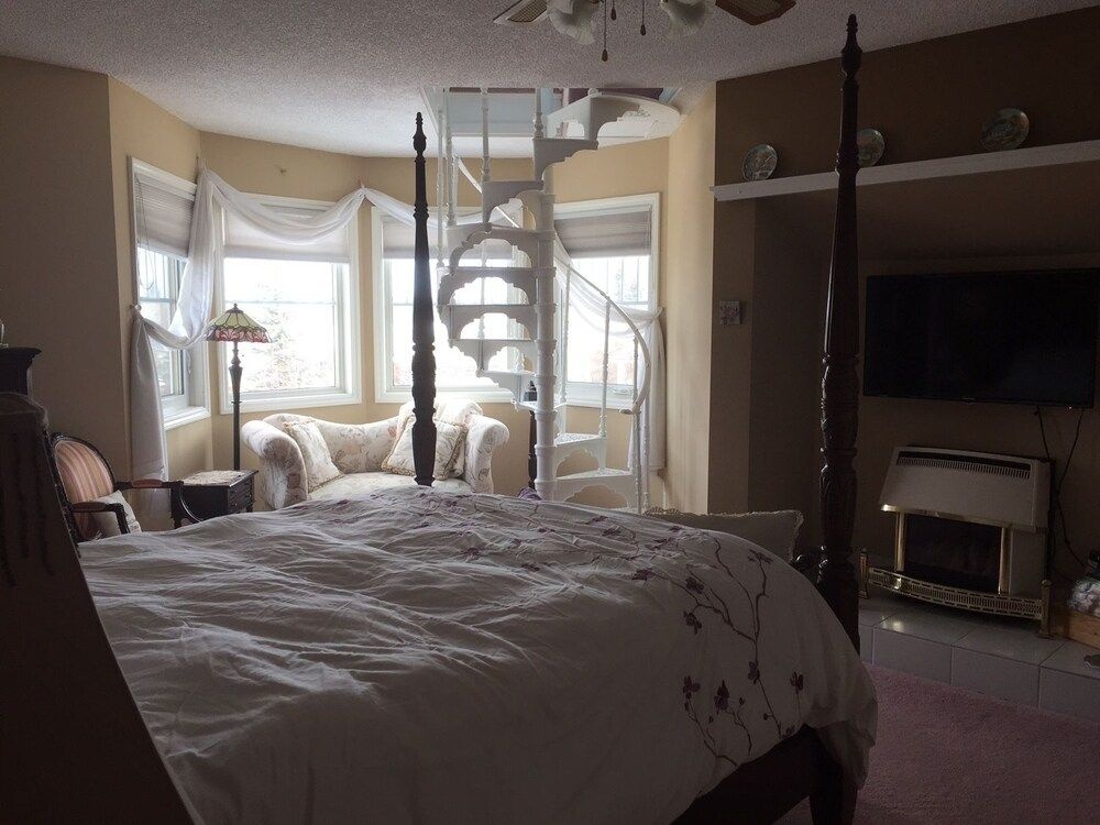 Elevate Rooms Harmony House B&B