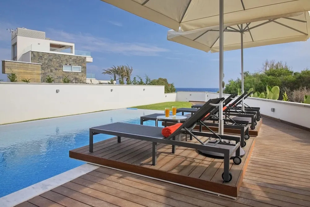 Sea Pearl Beachfront Villas - Anemone