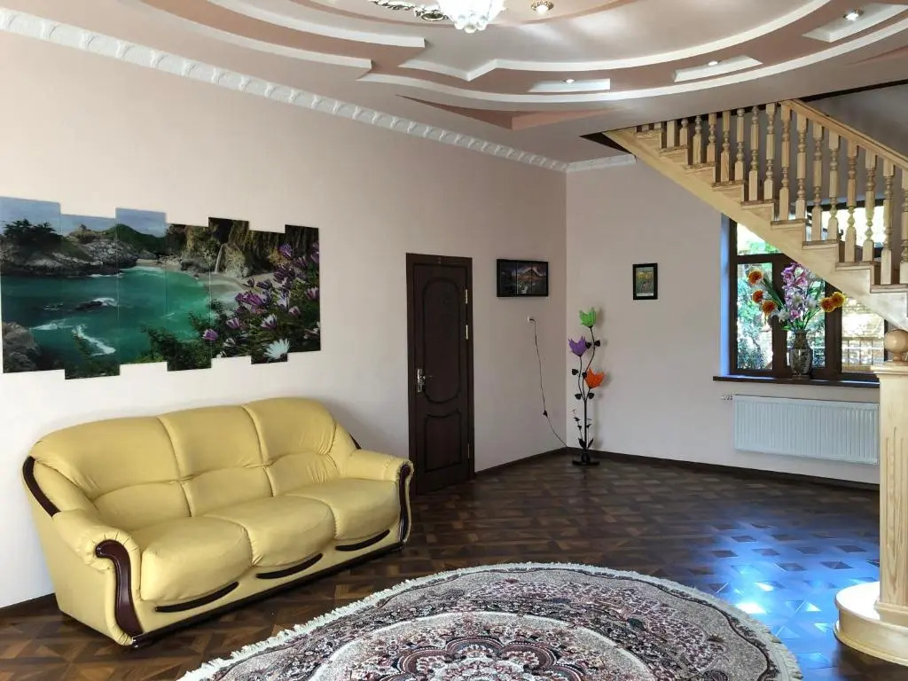 Saroy Guest house