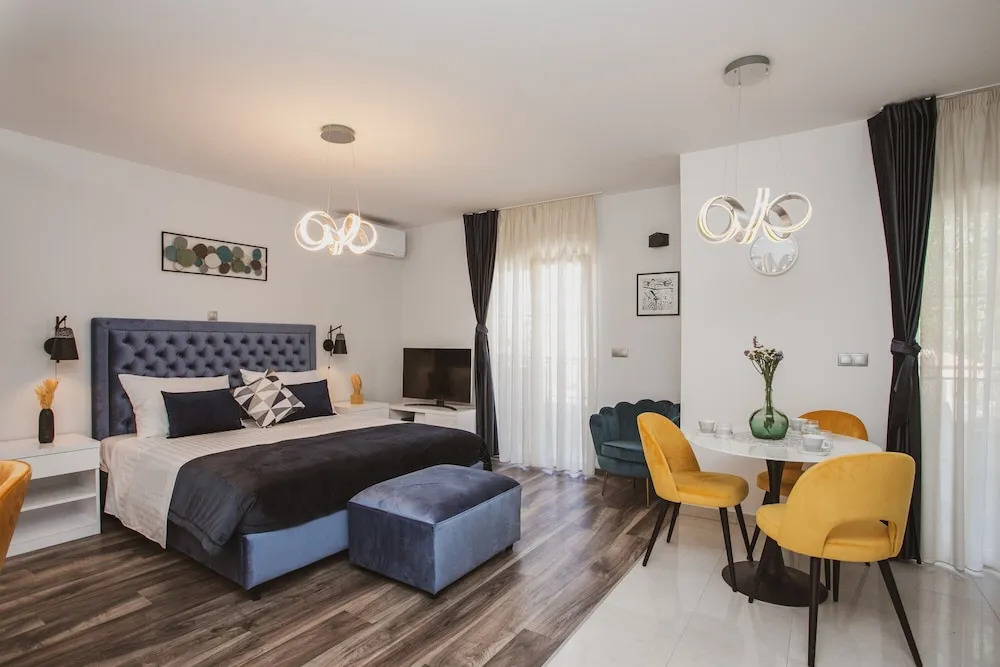 Luxury Modern House, Just 1 min Walk to the Beach