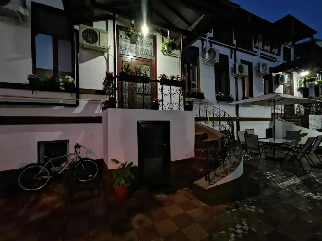 Joe Hostel