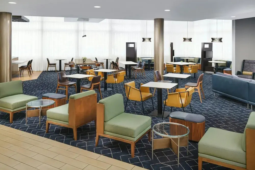 Holiday Inn Hotel Woodland Hills (Warner Ctr)