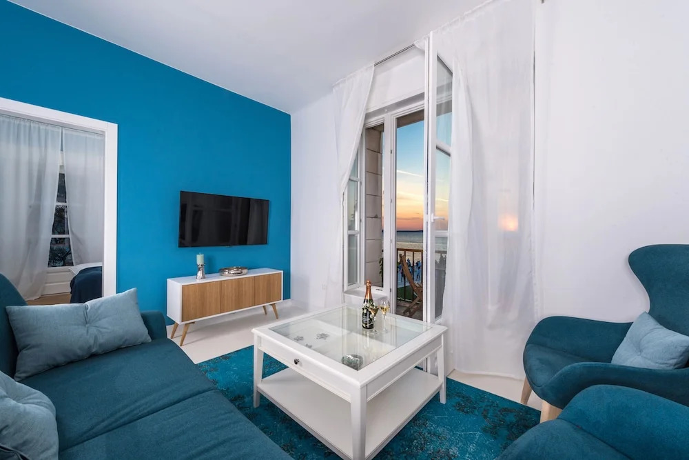 Aquamarine The Sea View Apartment