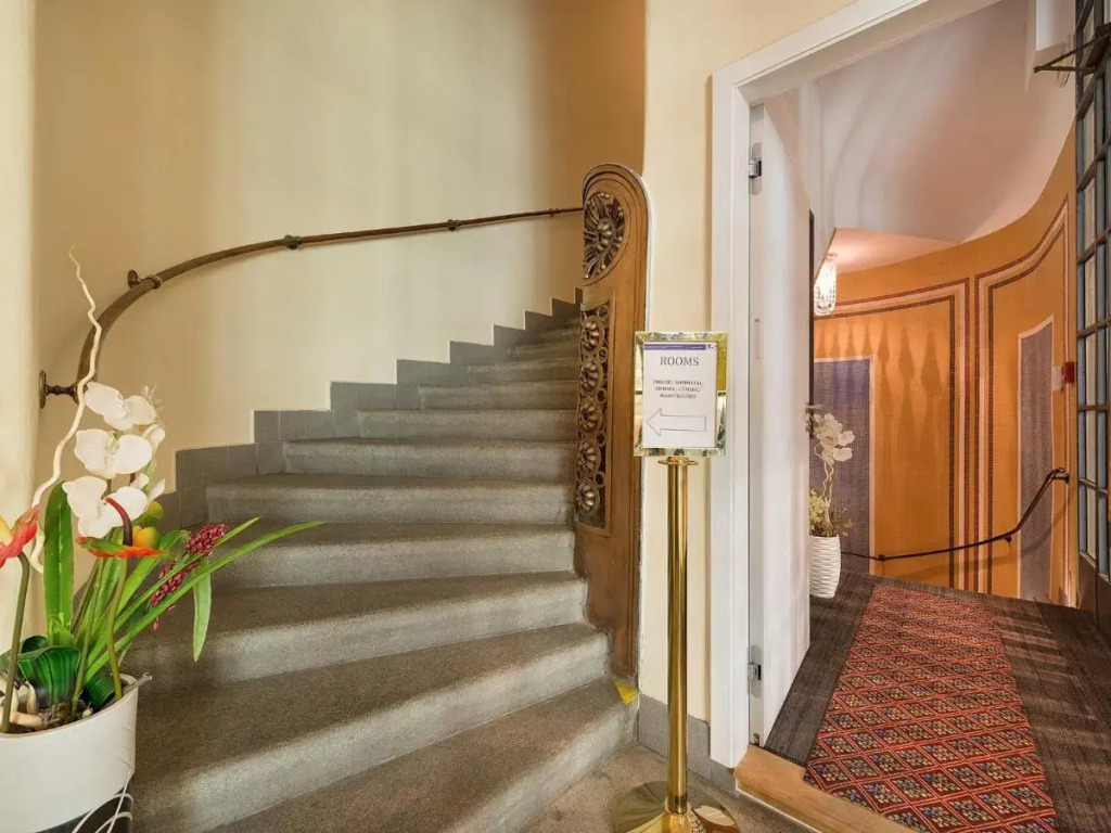 EA Hotel Rokoko