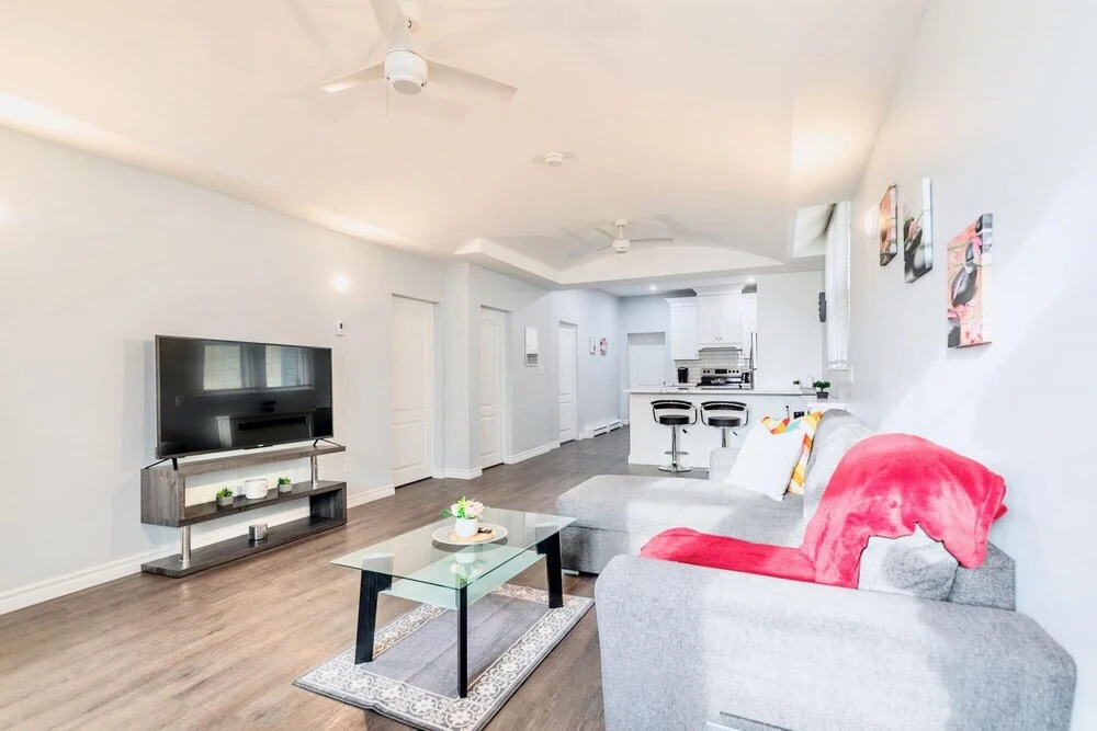 Bright and Modern 2BR Apartment With Netflix