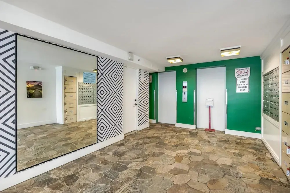 Bright Cozy Condo Unit With Balcony