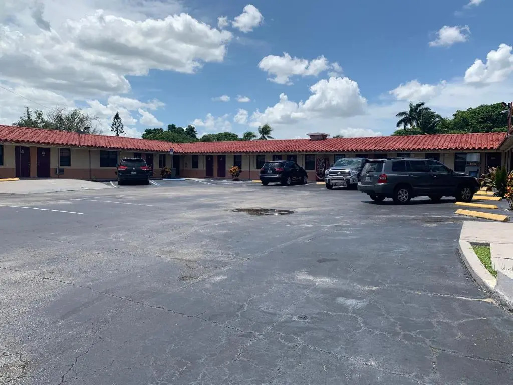 Deluxe Inn