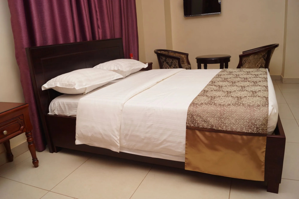 Diamonds Hotel