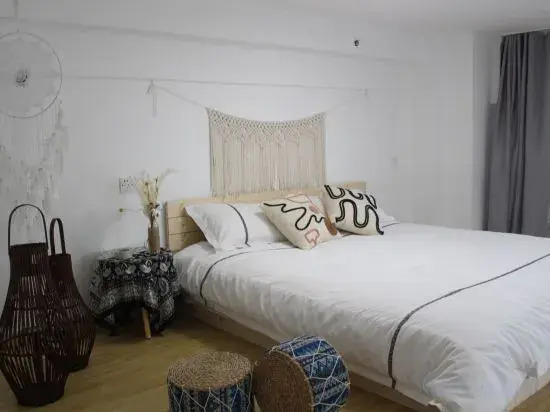Su·Yijing Light Luxury Apartment (Fufu Road Branch)