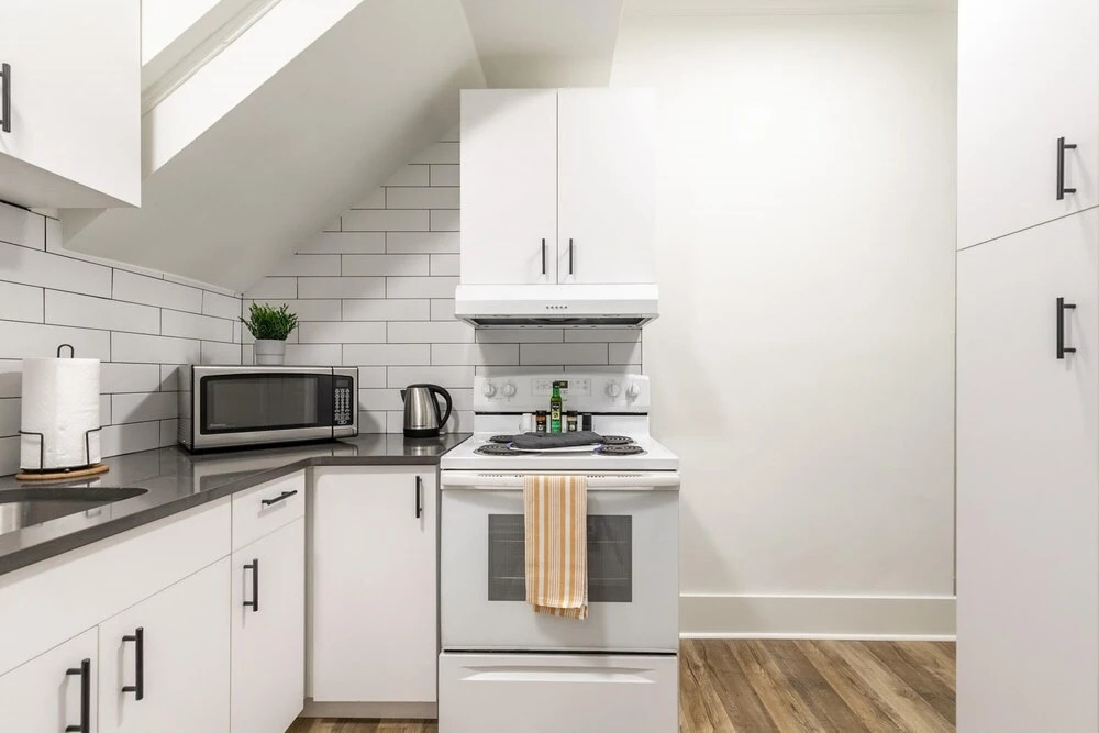3BR Apartment With Netflix Near King Street