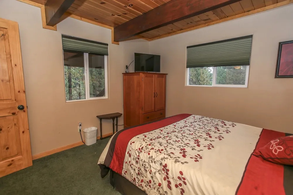 Treetop Retreat