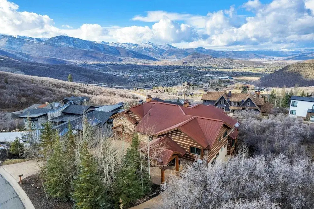 High Meadow by Avantstay Alpine Views w/ Indoor Pool, Hot Tub & Open Floor Plan