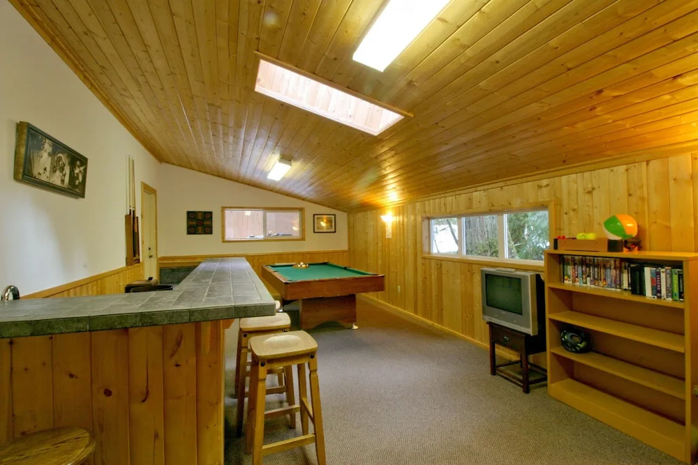 Snowline Cabin 23 - Great Cabin With hot Tub, Game Room, Wifi and Sauna