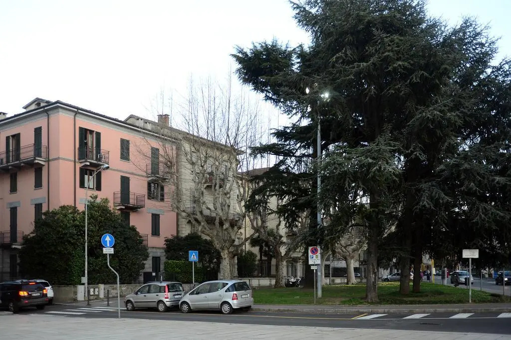 Gira Guest House