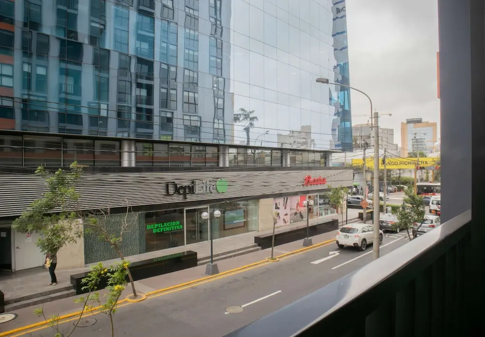 w Elegant 2BR w/ Great Balcony in Miraflores