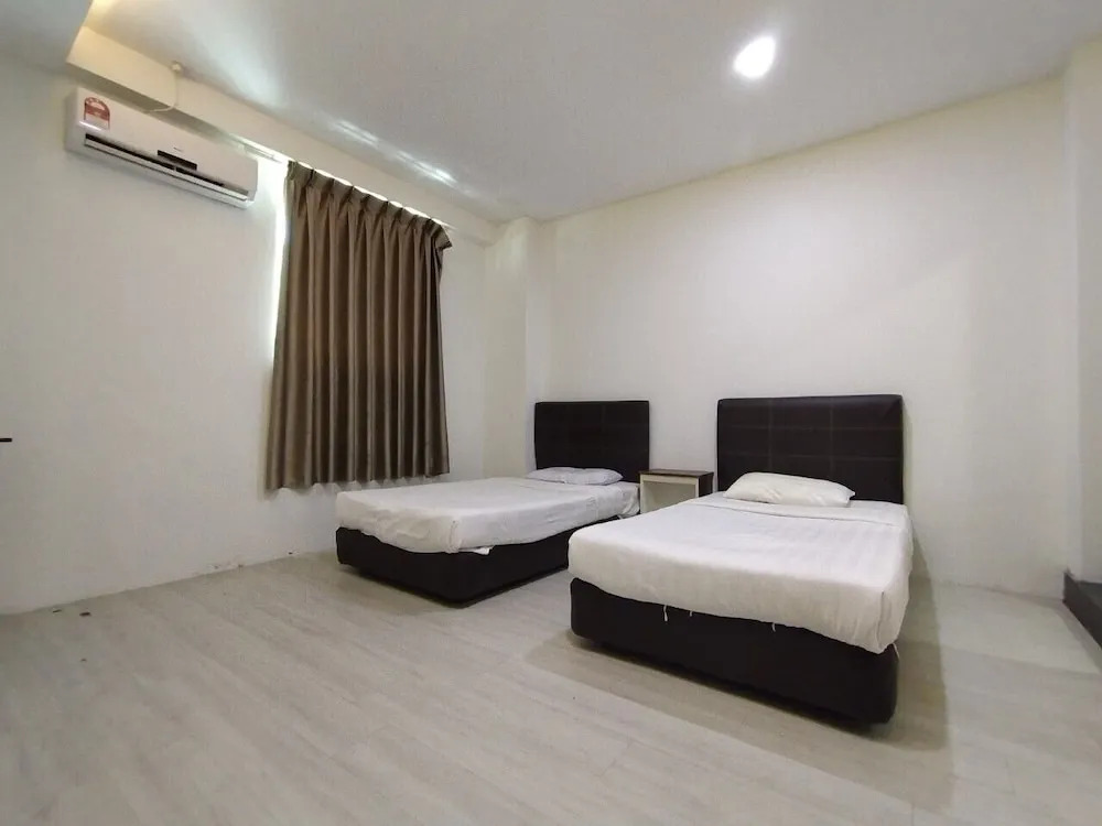 OYO 90668 Joy Inn