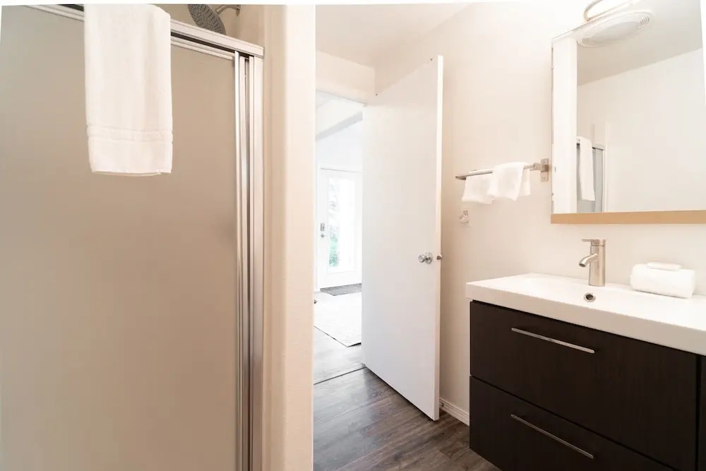 The Lakeside Caboose 3 Bedroom Home