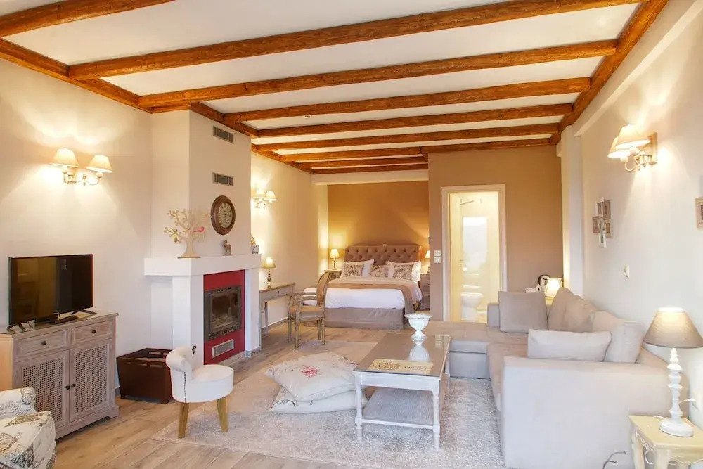 AlmondHouse Suites with Fireplace
