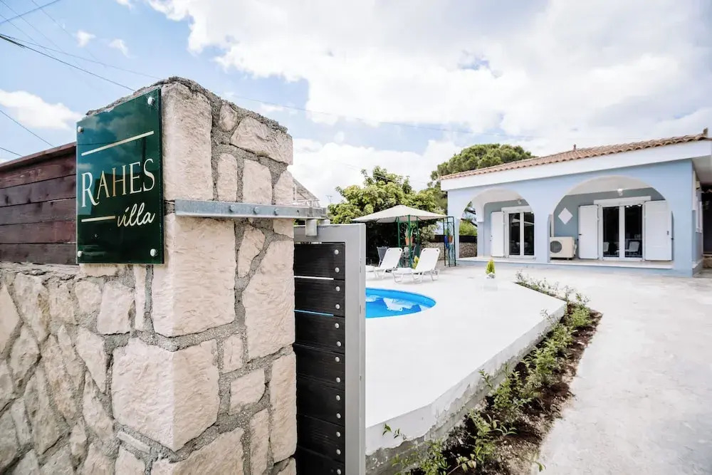 Rahes Villa With Private Swimming Pool