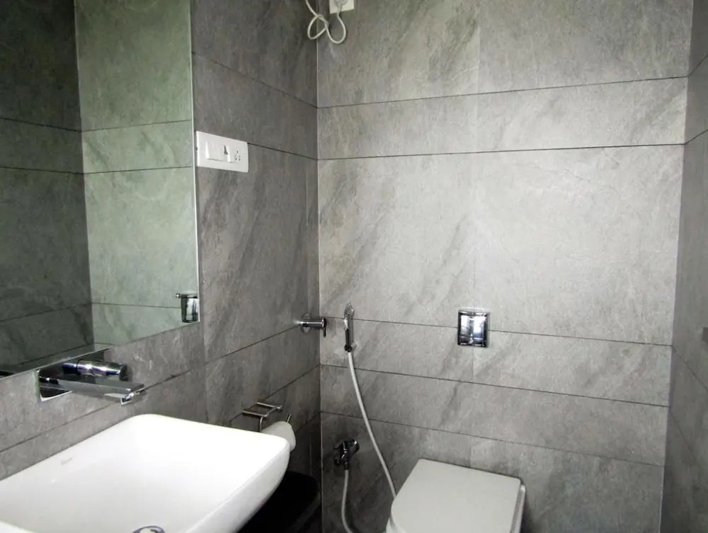 OYO 9670 Hotel GG Holiday Home