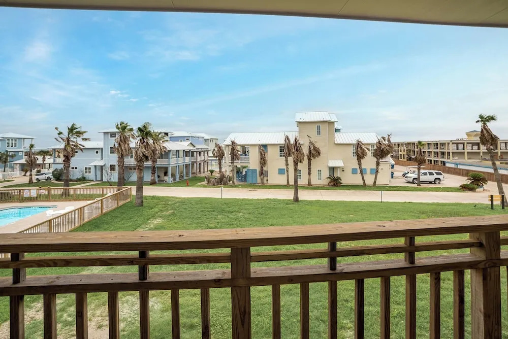 Sunrise Villas 207 - BOARDWALK TO THE BEACH