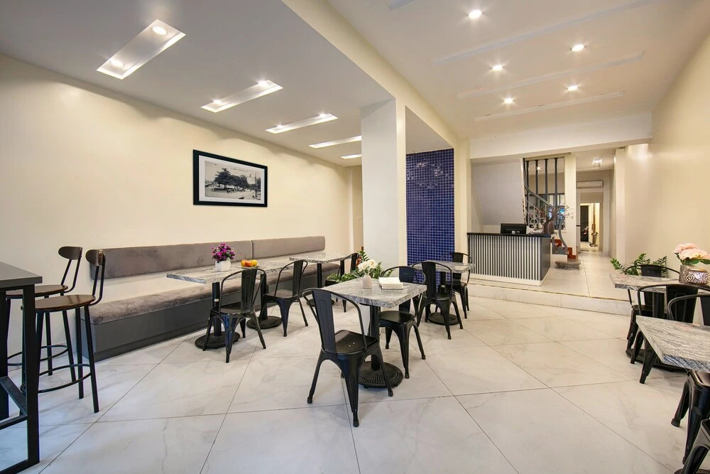 Queen Cafe Hotel