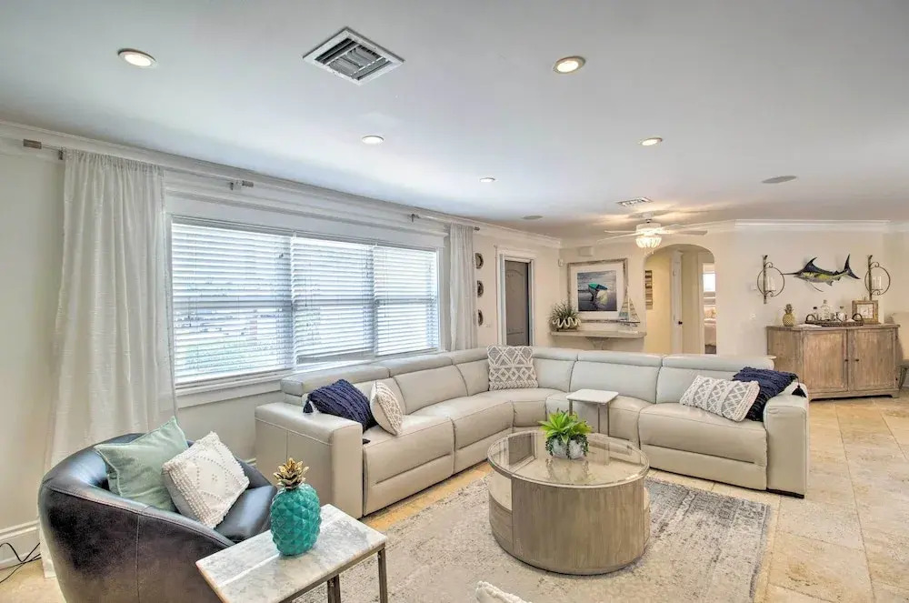 2 Mi to Dtwn: Luxury Getaway in Palm Beach Gardens