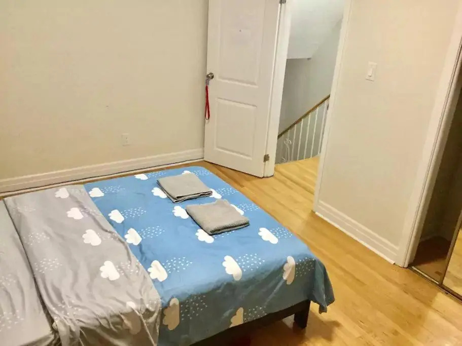 Private Rooms 5 min Finch West Subway - York University
