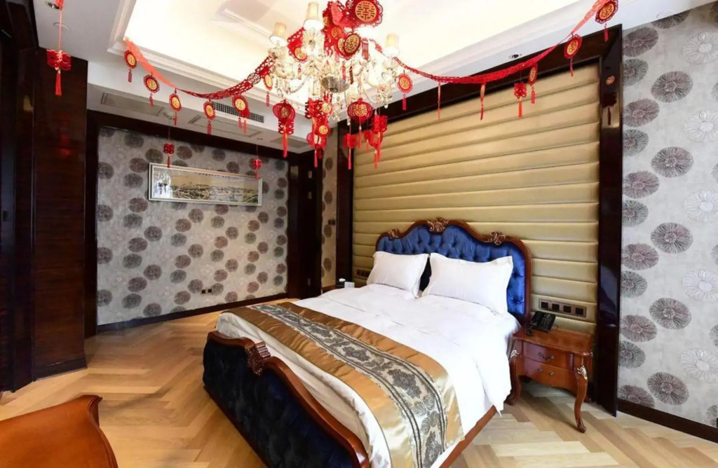 Golden Kirin Hotel