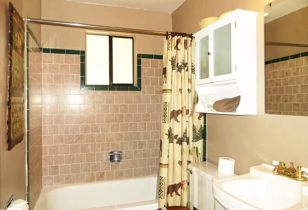 Balsam House - Walk to Lake & Private Beach Area