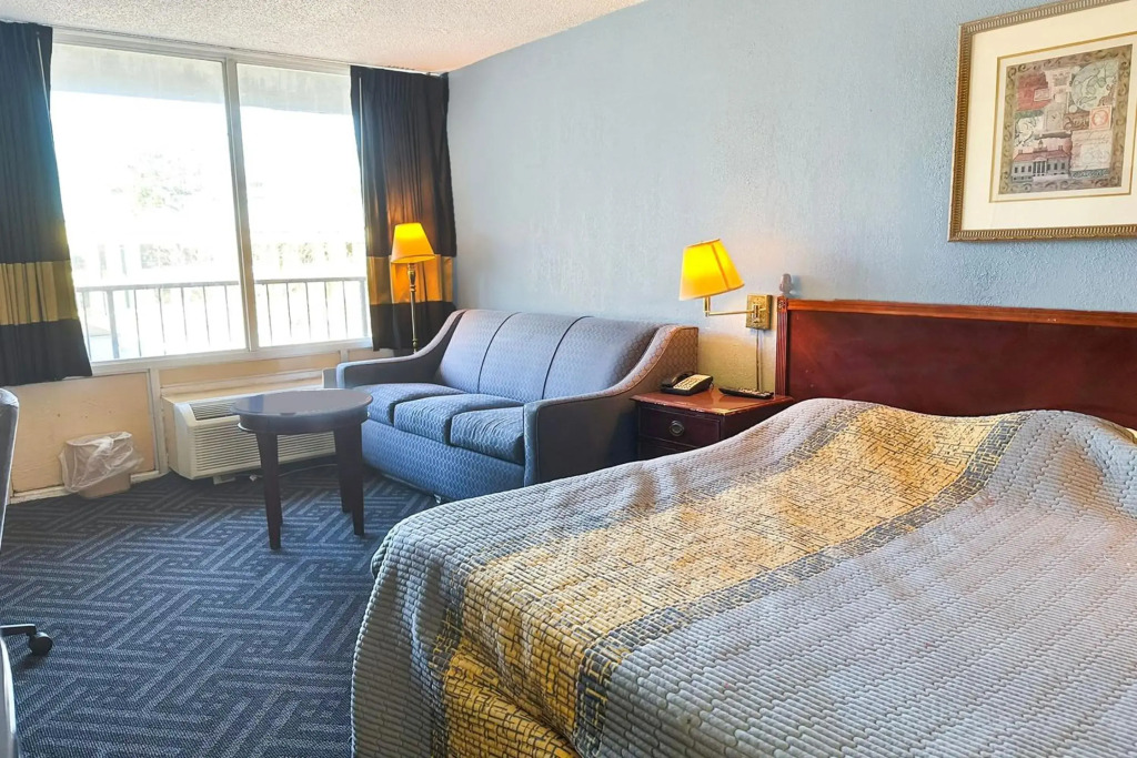 Super Inn & Suites by OYO Milledgeville