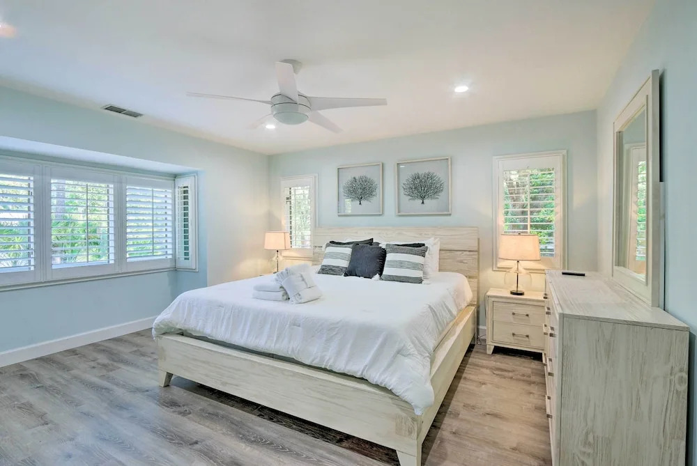 Golf, Dine & Swim: Sleek Palmetto Dunes Home!