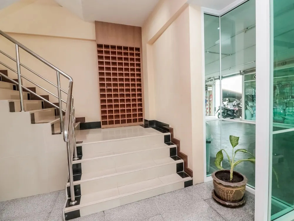 NIDA Rooms Metro Inthamara 169